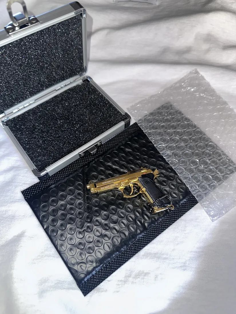 Foto de cliente: el acabado dorado recién desembalado con su maletín